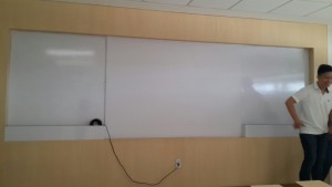 Papan tulis yang sudah dibersihkan